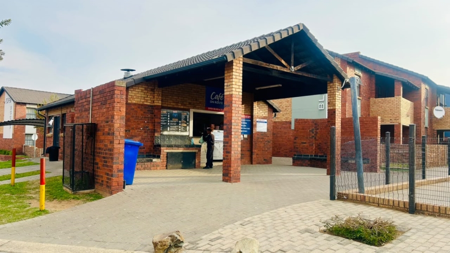 2 Bedroom Property for Sale in Olifantsvlei Gauteng
