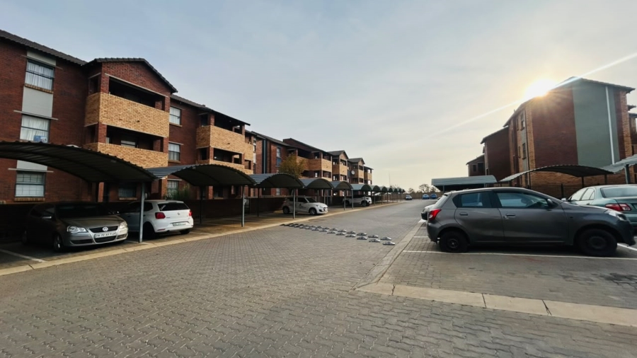 2 Bedroom Property for Sale in Olifantsvlei Gauteng