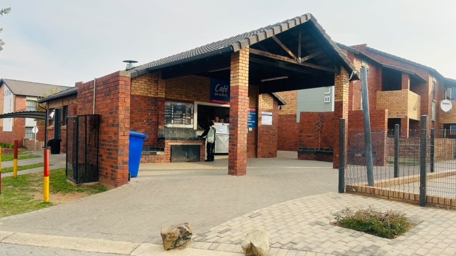 2 Bedroom Property for Sale in Olifantsvlei Gauteng