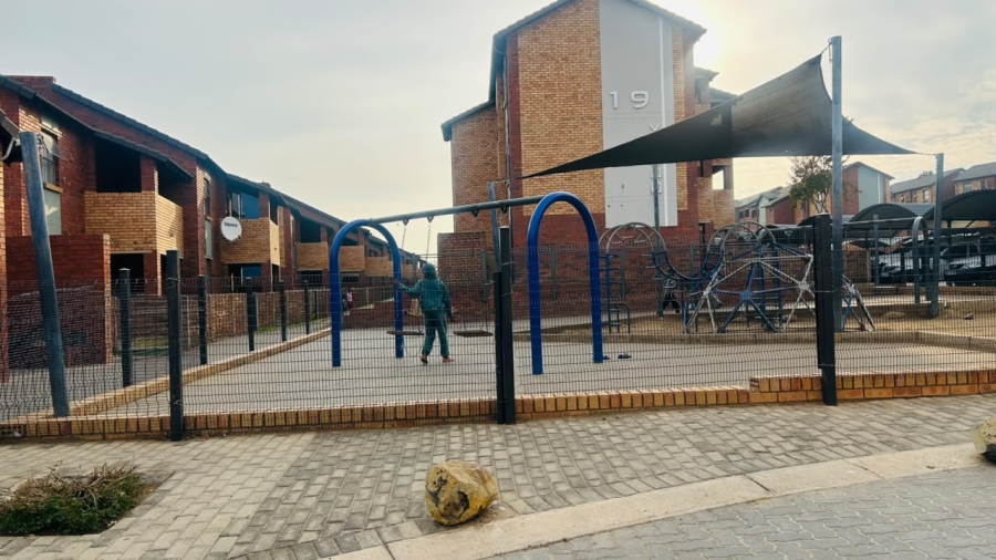 2 Bedroom Property for Sale in Olifantsvlei Gauteng