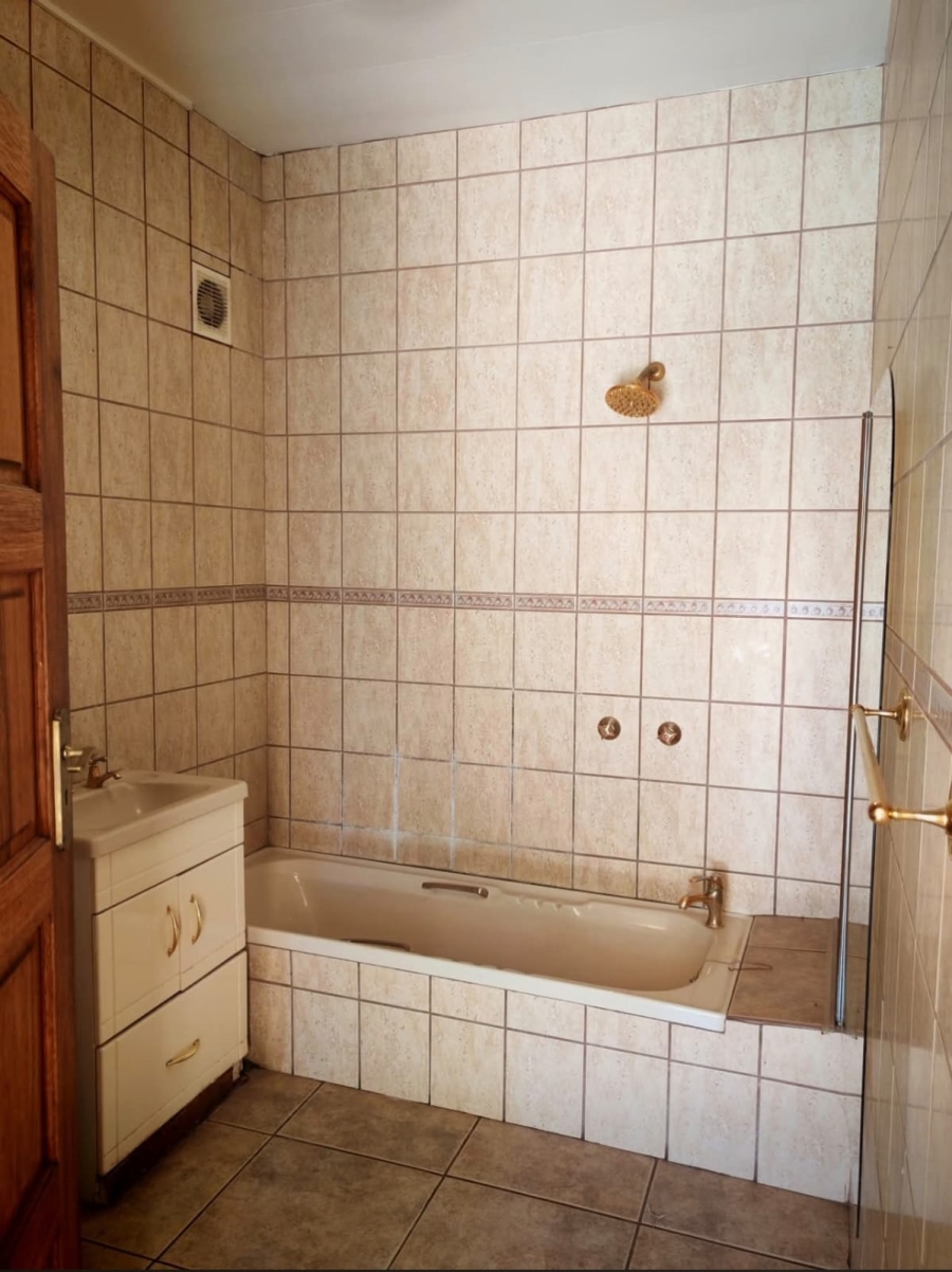 To Let 2 Bedroom Property for Rent in Groenkloof Gauteng