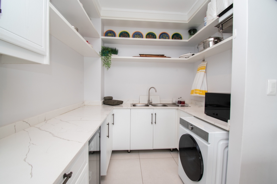 To Let 3 Bedroom Property for Rent in Abbotsford Gauteng