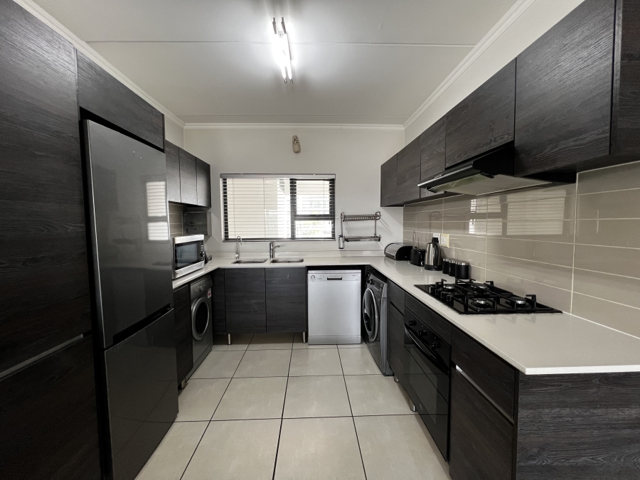To Let 2 Bedroom Property for Rent in Petervale Gauteng