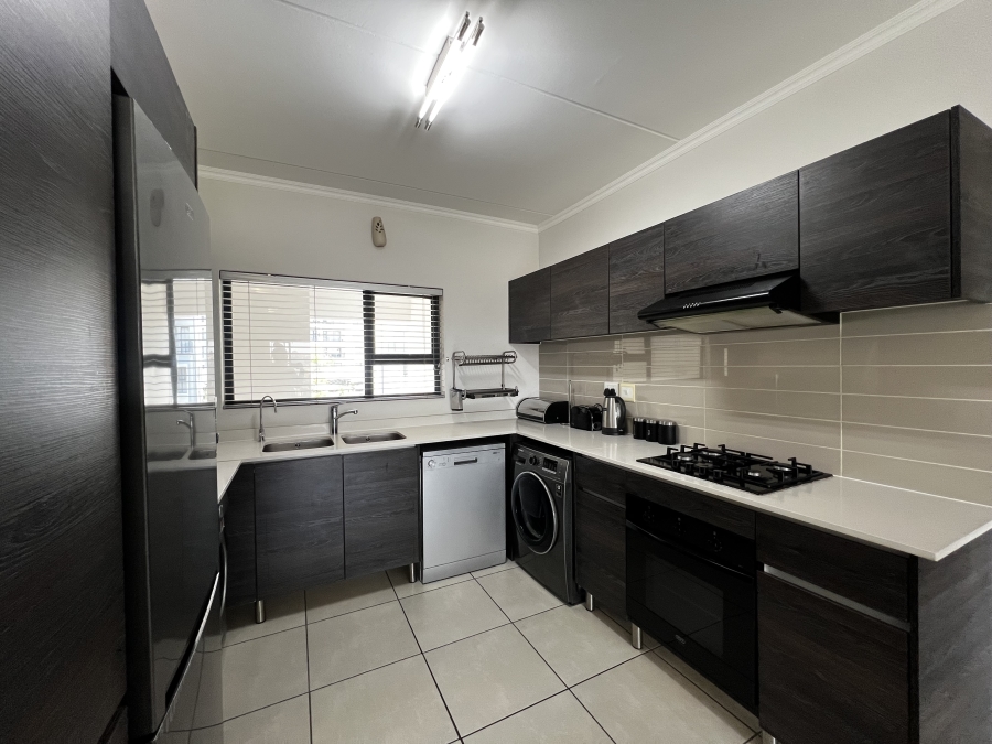 To Let 2 Bedroom Property for Rent in Petervale Gauteng