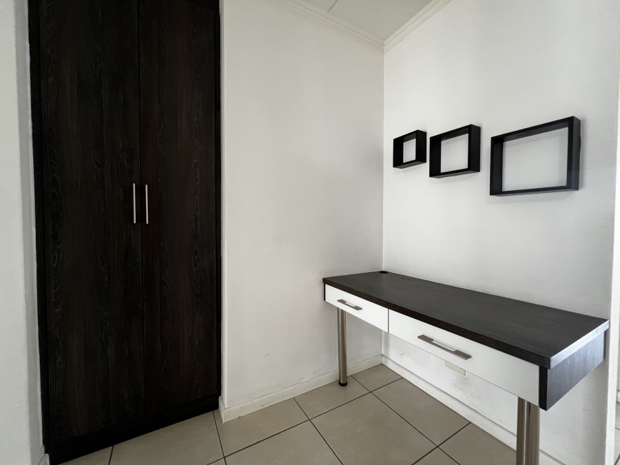 To Let 2 Bedroom Property for Rent in Petervale Gauteng