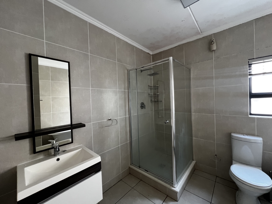 To Let 2 Bedroom Property for Rent in Petervale Gauteng