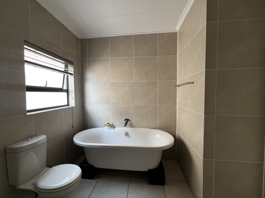 To Let 2 Bedroom Property for Rent in Petervale Gauteng