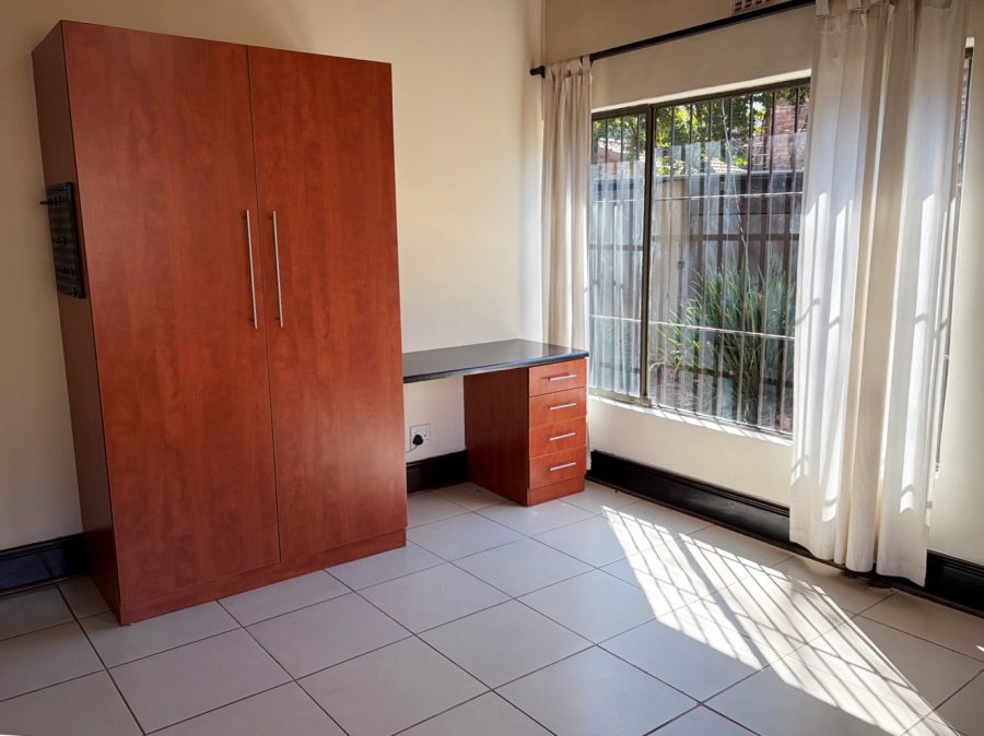 To Let 4 Bedroom Property for Rent in Parktown Gauteng