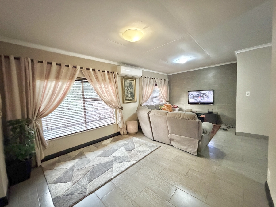 3 Bedroom Property for Sale in Halfway Gardens Gauteng