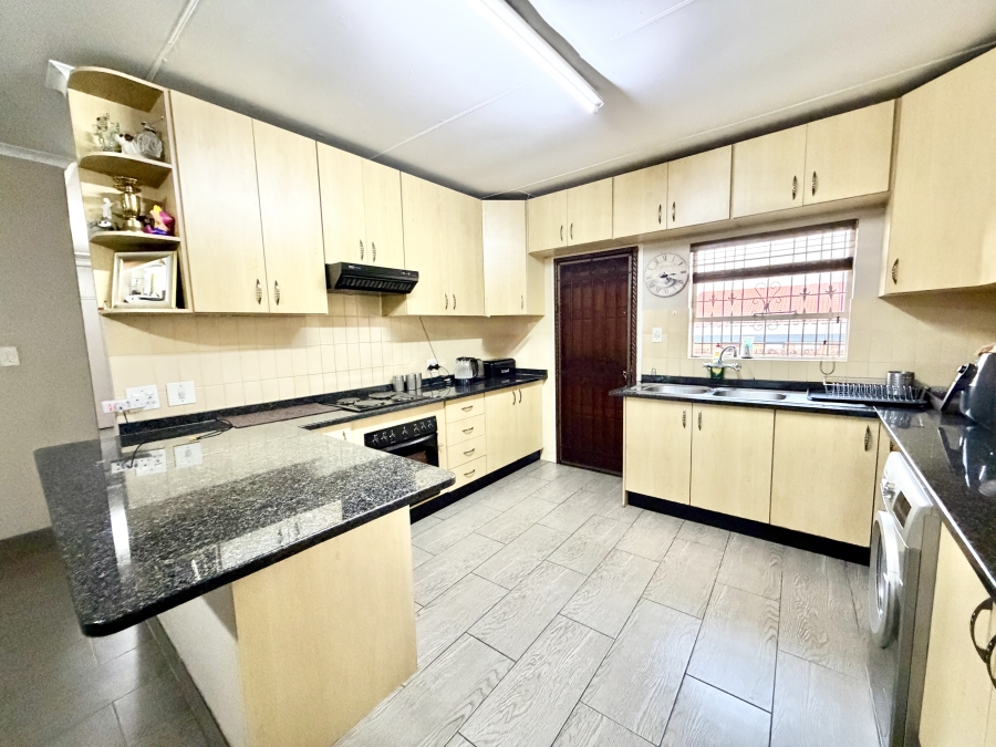 3 Bedroom Property for Sale in Halfway Gardens Gauteng