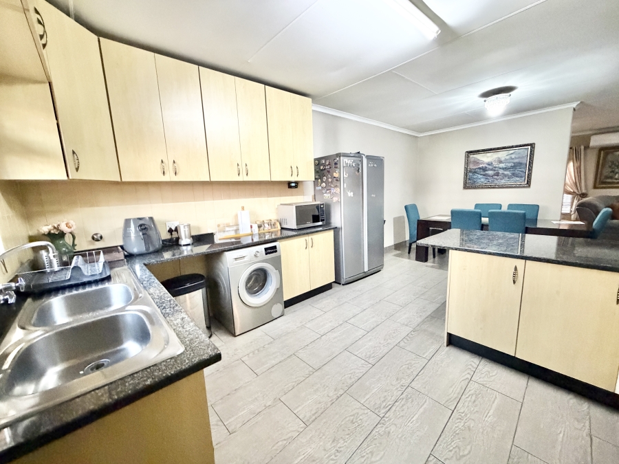 3 Bedroom Property for Sale in Halfway Gardens Gauteng