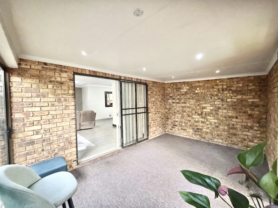 3 Bedroom Property for Sale in Halfway Gardens Gauteng