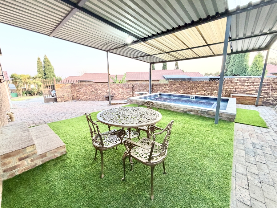 3 Bedroom Property for Sale in Halfway Gardens Gauteng