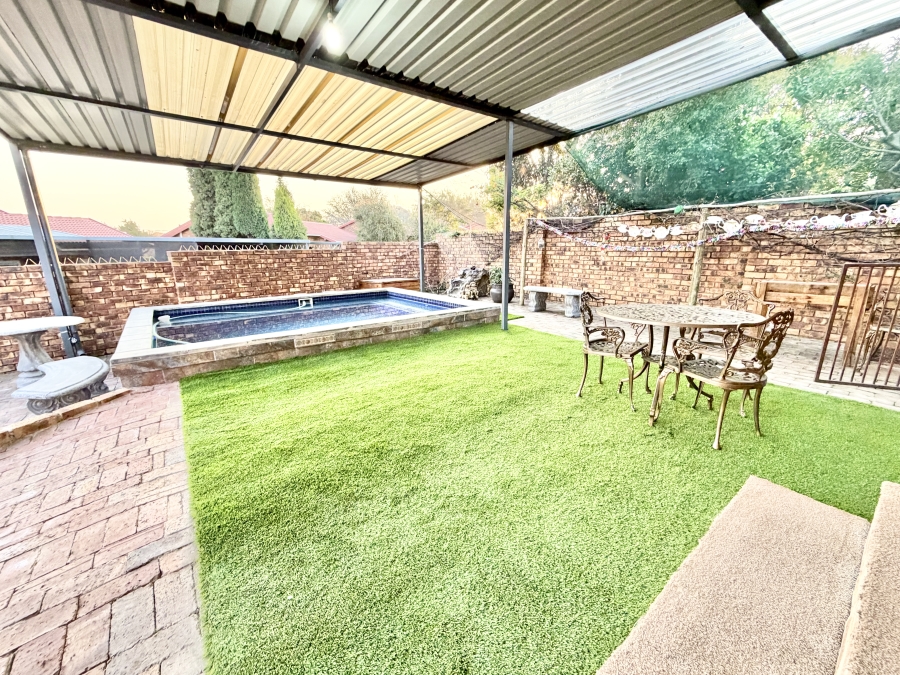 3 Bedroom Property for Sale in Halfway Gardens Gauteng