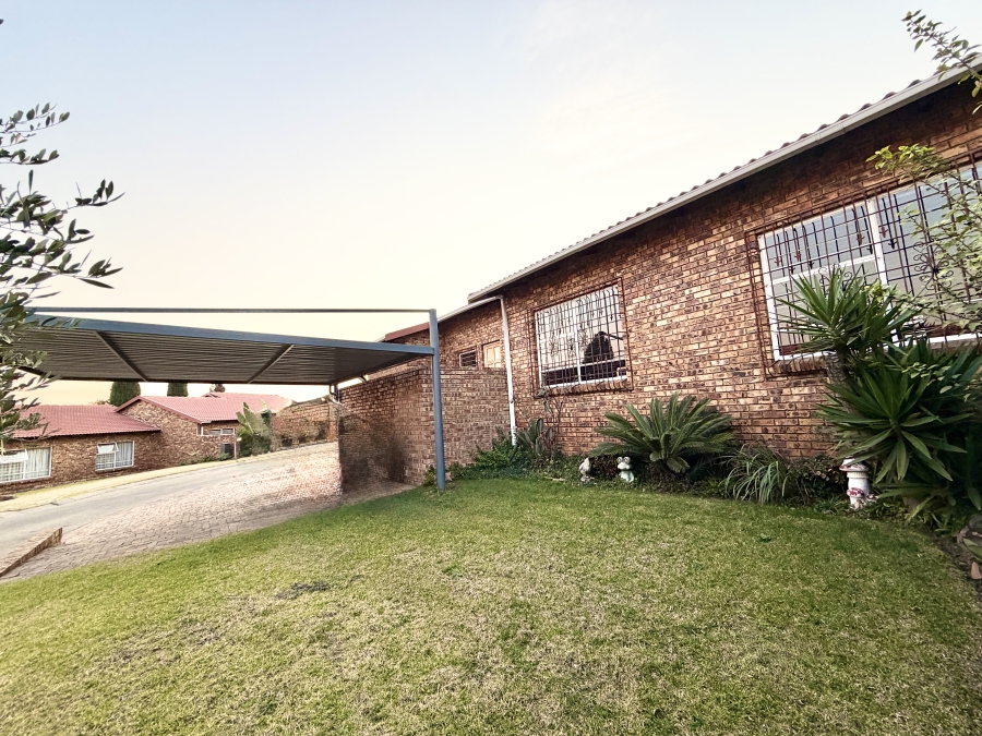 3 Bedroom Property for Sale in Halfway Gardens Gauteng