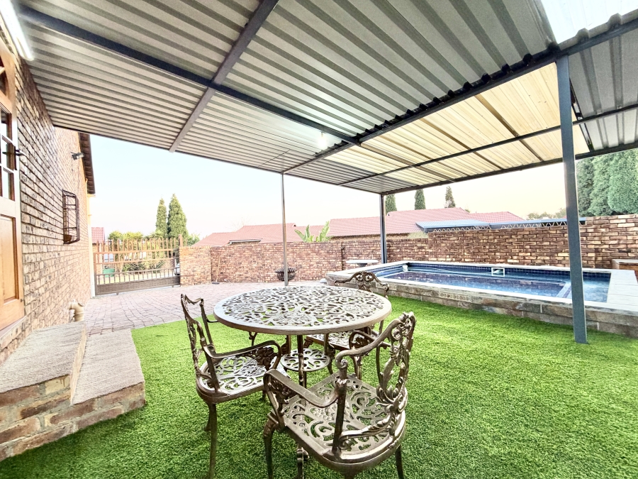 3 Bedroom Property for Sale in Halfway Gardens Gauteng
