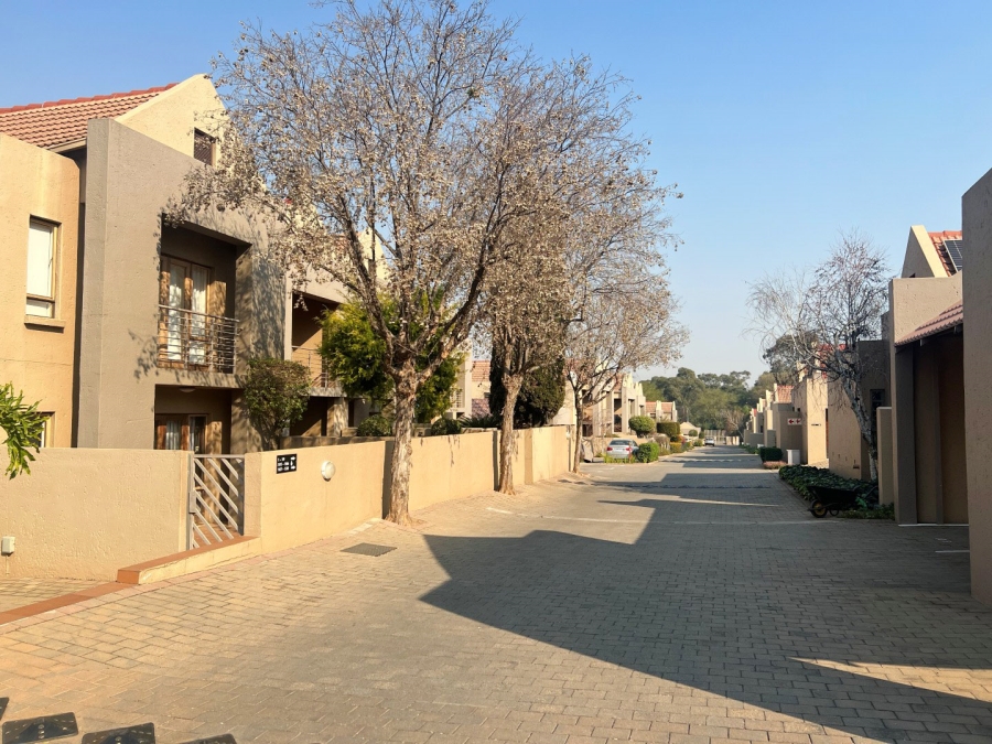To Let 2 Bedroom Property for Rent in Khyber Rock Gauteng