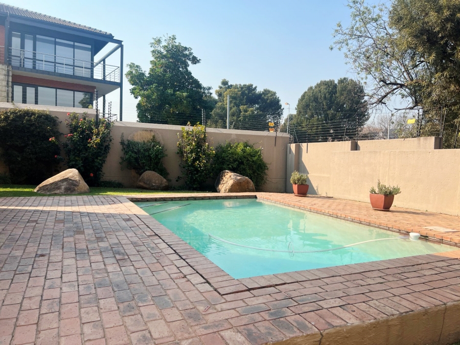 To Let 2 Bedroom Property for Rent in Khyber Rock Gauteng