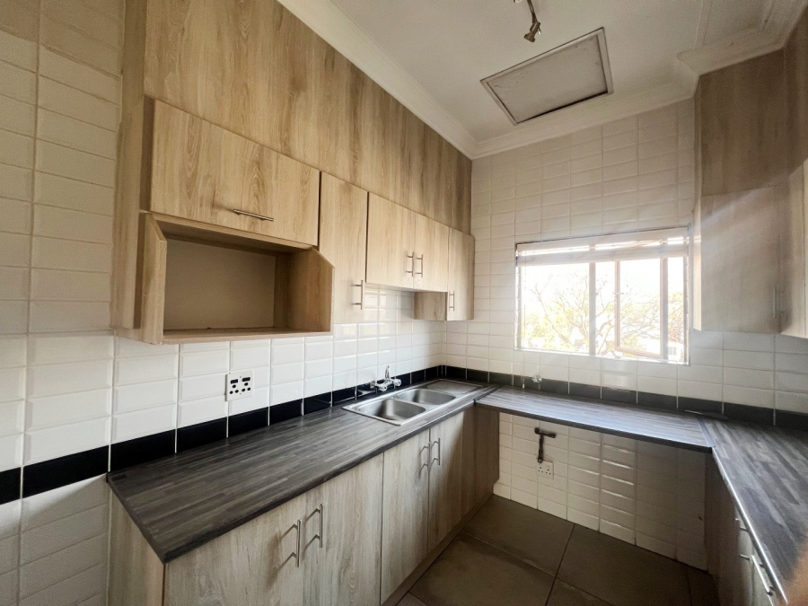 To Let 2 Bedroom Property for Rent in Khyber Rock Gauteng