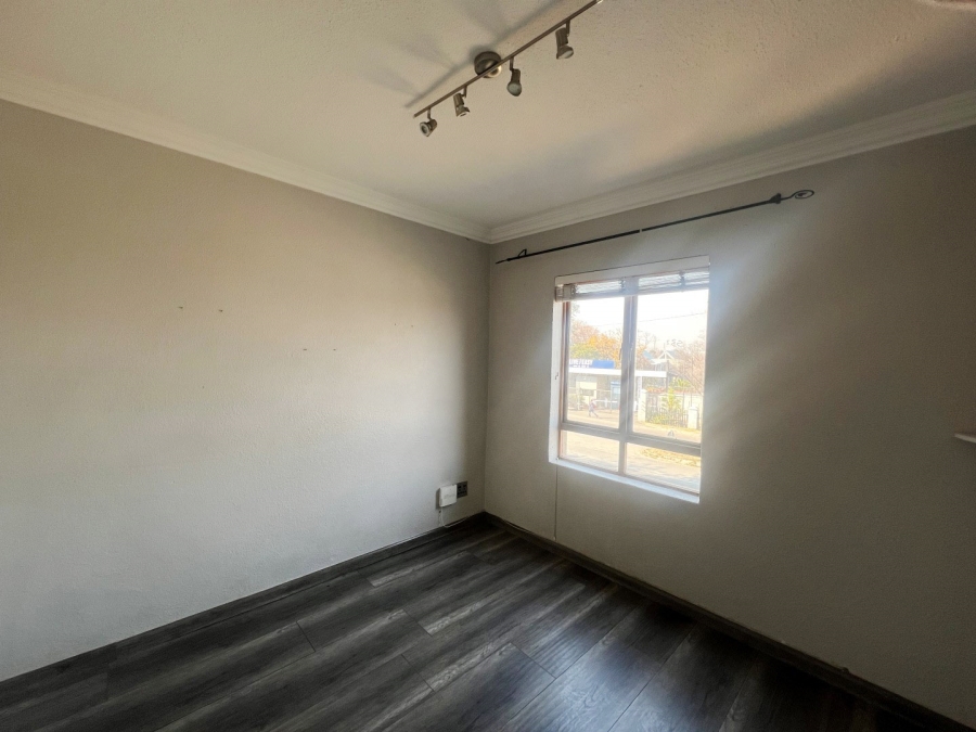 To Let 2 Bedroom Property for Rent in Khyber Rock Gauteng