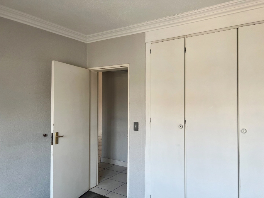 To Let 2 Bedroom Property for Rent in Khyber Rock Gauteng
