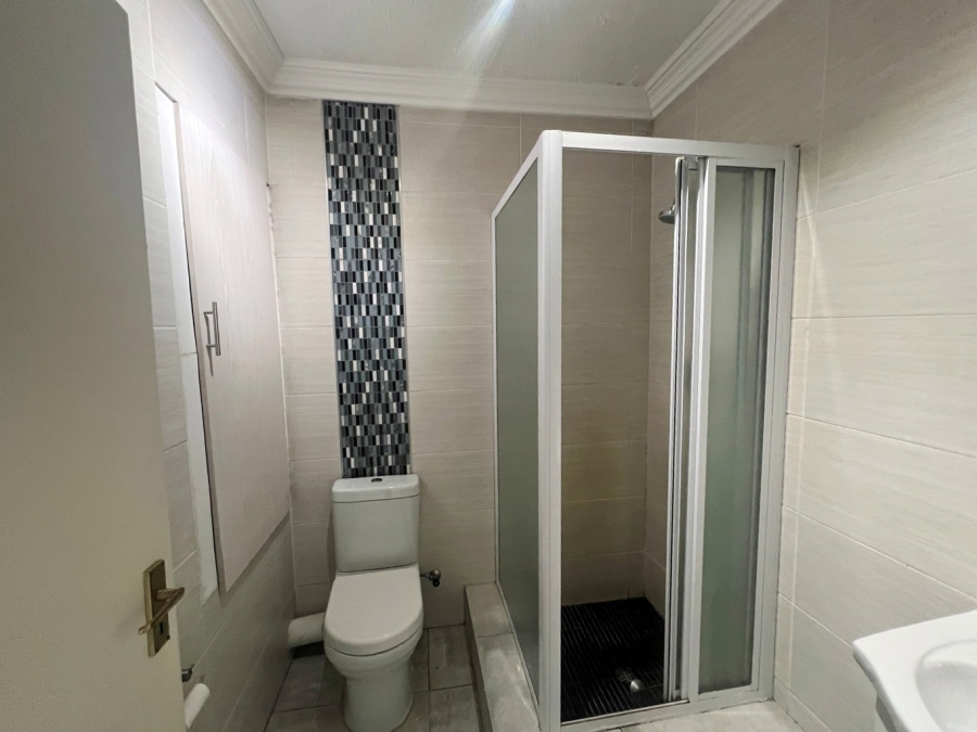 To Let 2 Bedroom Property for Rent in Khyber Rock Gauteng