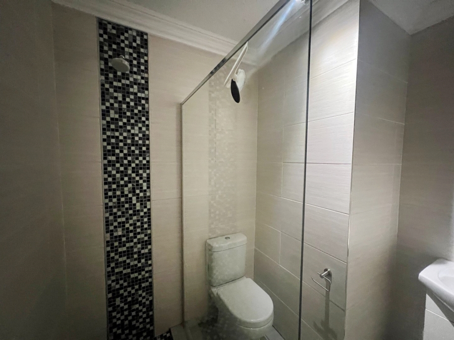 To Let 2 Bedroom Property for Rent in Khyber Rock Gauteng