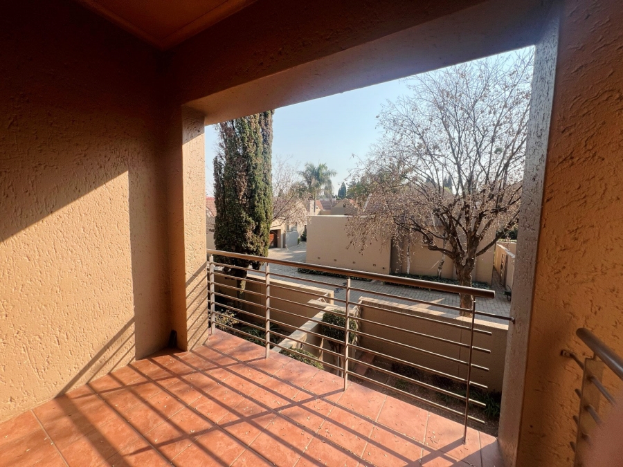 To Let 2 Bedroom Property for Rent in Khyber Rock Gauteng