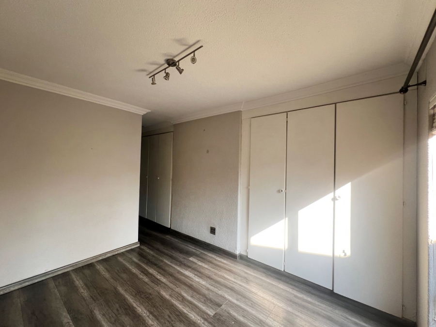 To Let 2 Bedroom Property for Rent in Khyber Rock Gauteng