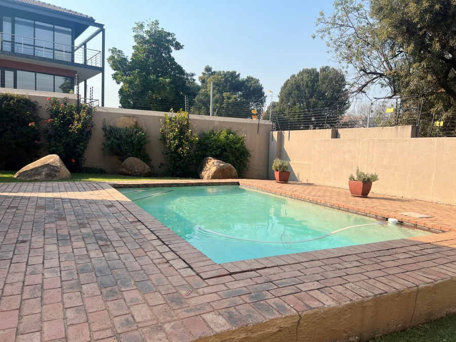 To Let 2 Bedroom Property for Rent in Khyber Rock Gauteng