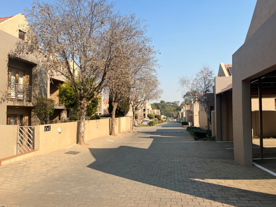 To Let 2 Bedroom Property for Rent in Khyber Rock Gauteng