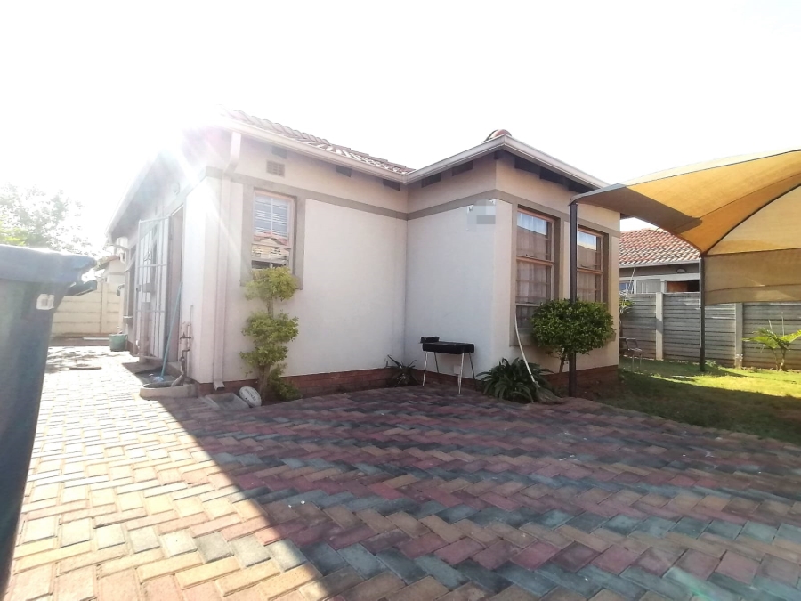 To Let 3 Bedroom Property for Rent in Andeon Gauteng