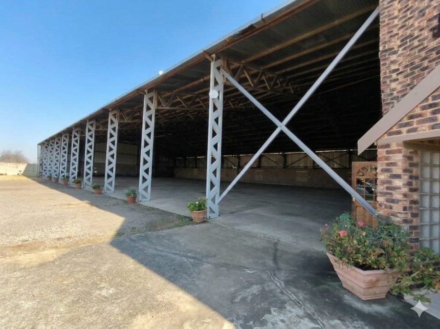 To Let Commercial Property for Rent in Unitas Park Gauteng