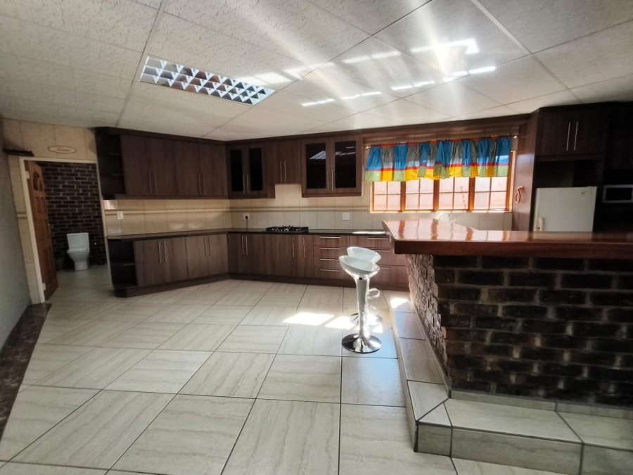 To Let Commercial Property for Rent in Unitas Park Gauteng