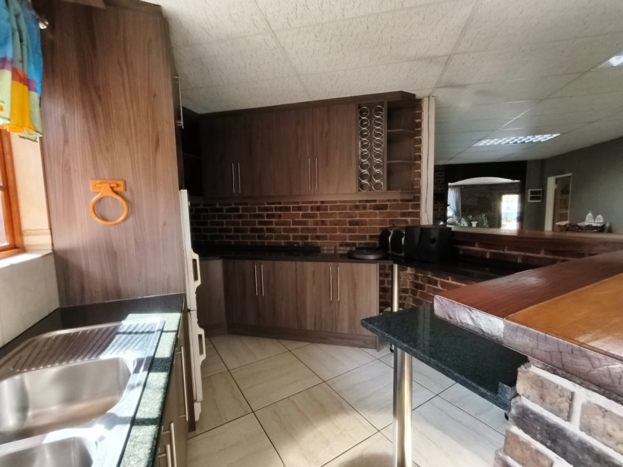 To Let Commercial Property for Rent in Unitas Park Gauteng