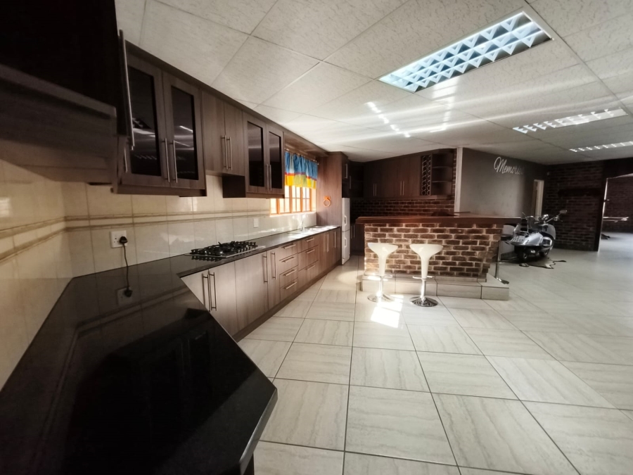 To Let Commercial Property for Rent in Unitas Park Gauteng