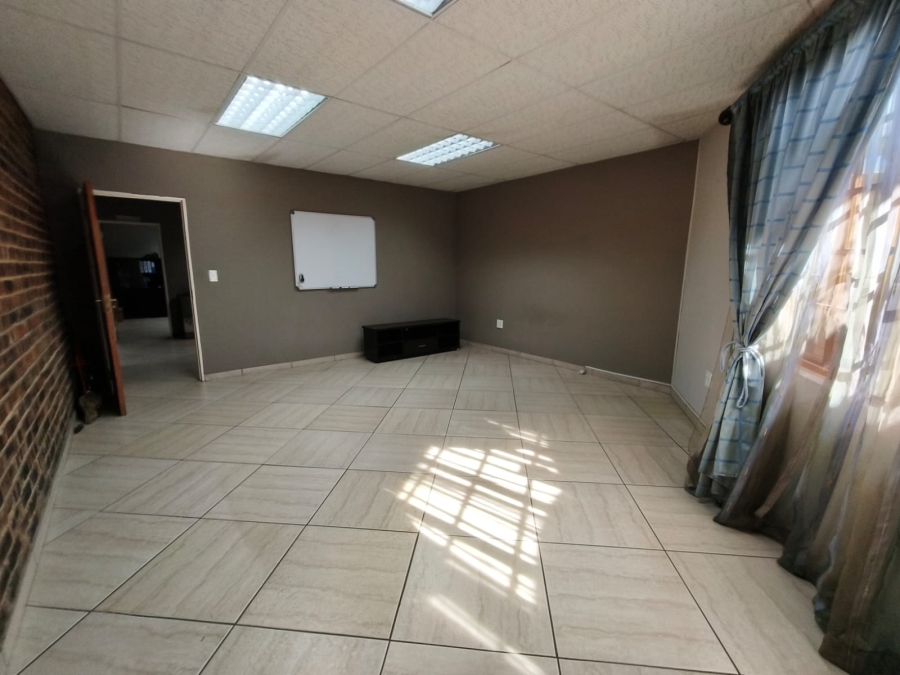 To Let Commercial Property for Rent in Unitas Park Gauteng