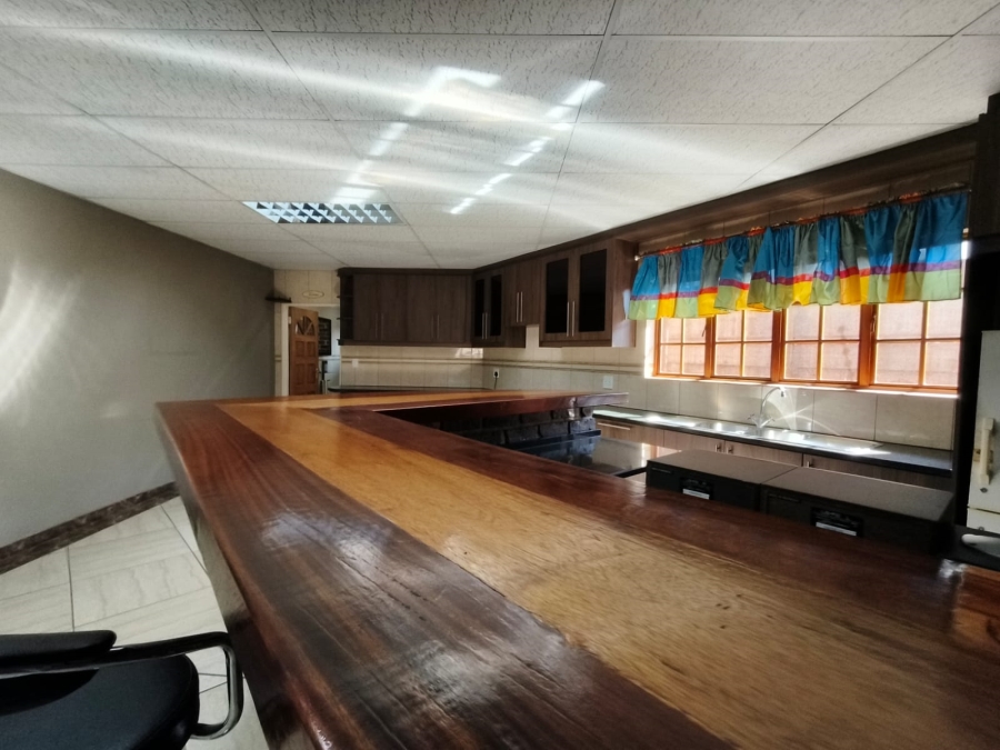 To Let Commercial Property for Rent in Unitas Park Gauteng