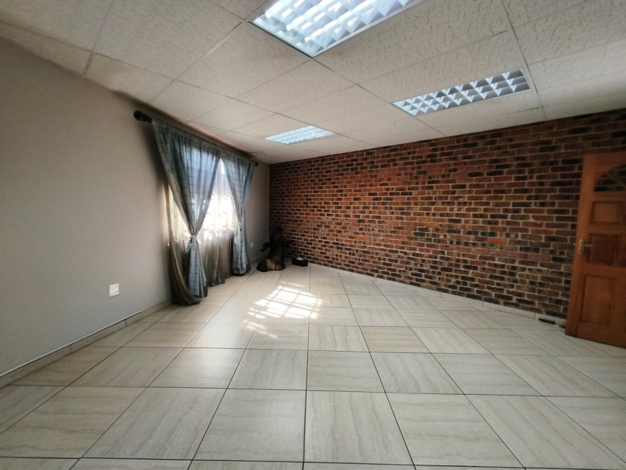To Let Commercial Property for Rent in Unitas Park Gauteng
