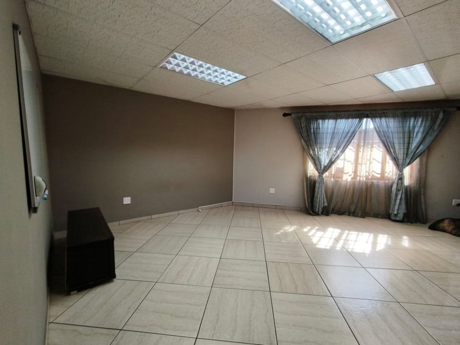 To Let Commercial Property for Rent in Unitas Park Gauteng