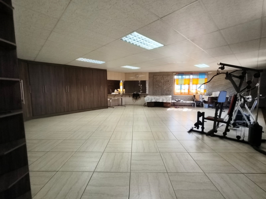 To Let Commercial Property for Rent in Unitas Park Gauteng