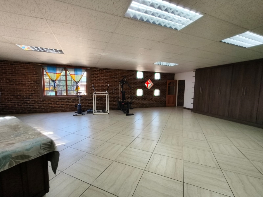 To Let Commercial Property for Rent in Unitas Park Gauteng