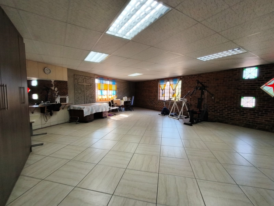 To Let Commercial Property for Rent in Unitas Park Gauteng