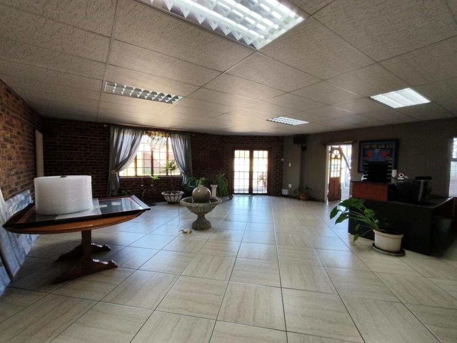 To Let Commercial Property for Rent in Unitas Park Gauteng