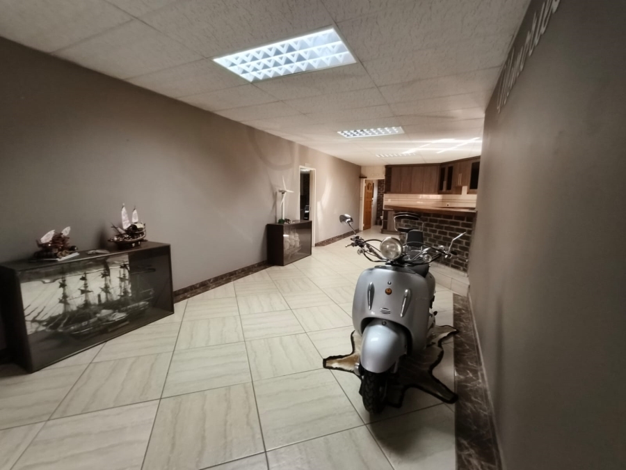 To Let Commercial Property for Rent in Unitas Park Gauteng