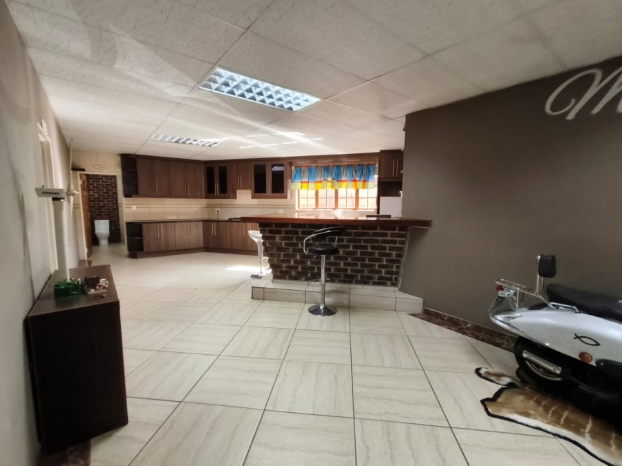 To Let Commercial Property for Rent in Unitas Park Gauteng