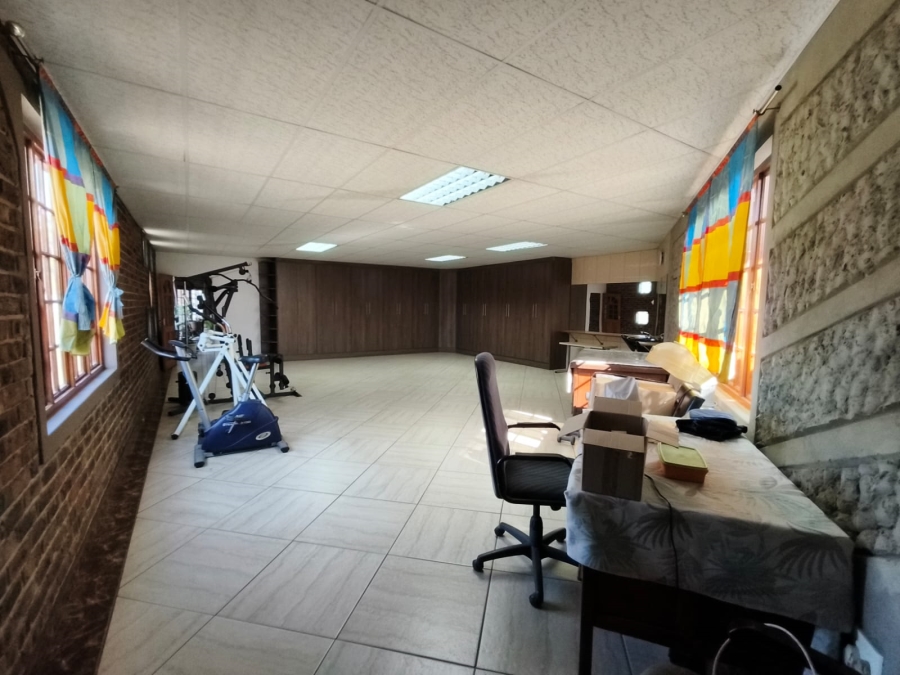 To Let Commercial Property for Rent in Unitas Park Gauteng