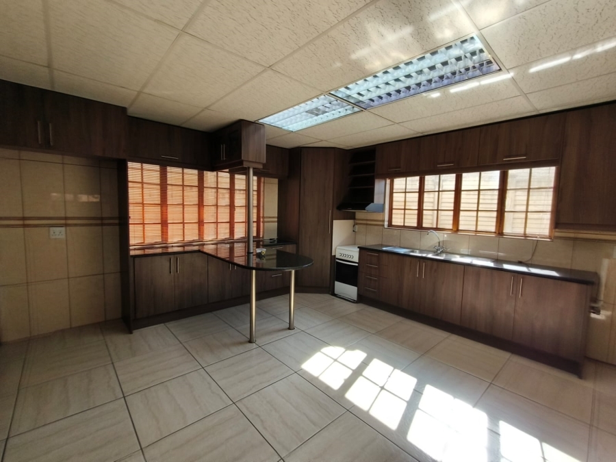 To Let Commercial Property for Rent in Unitas Park Gauteng