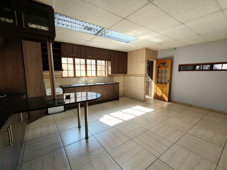 To Let Commercial Property for Rent in Unitas Park Gauteng