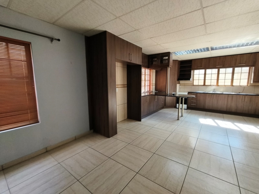 To Let Commercial Property for Rent in Unitas Park Gauteng